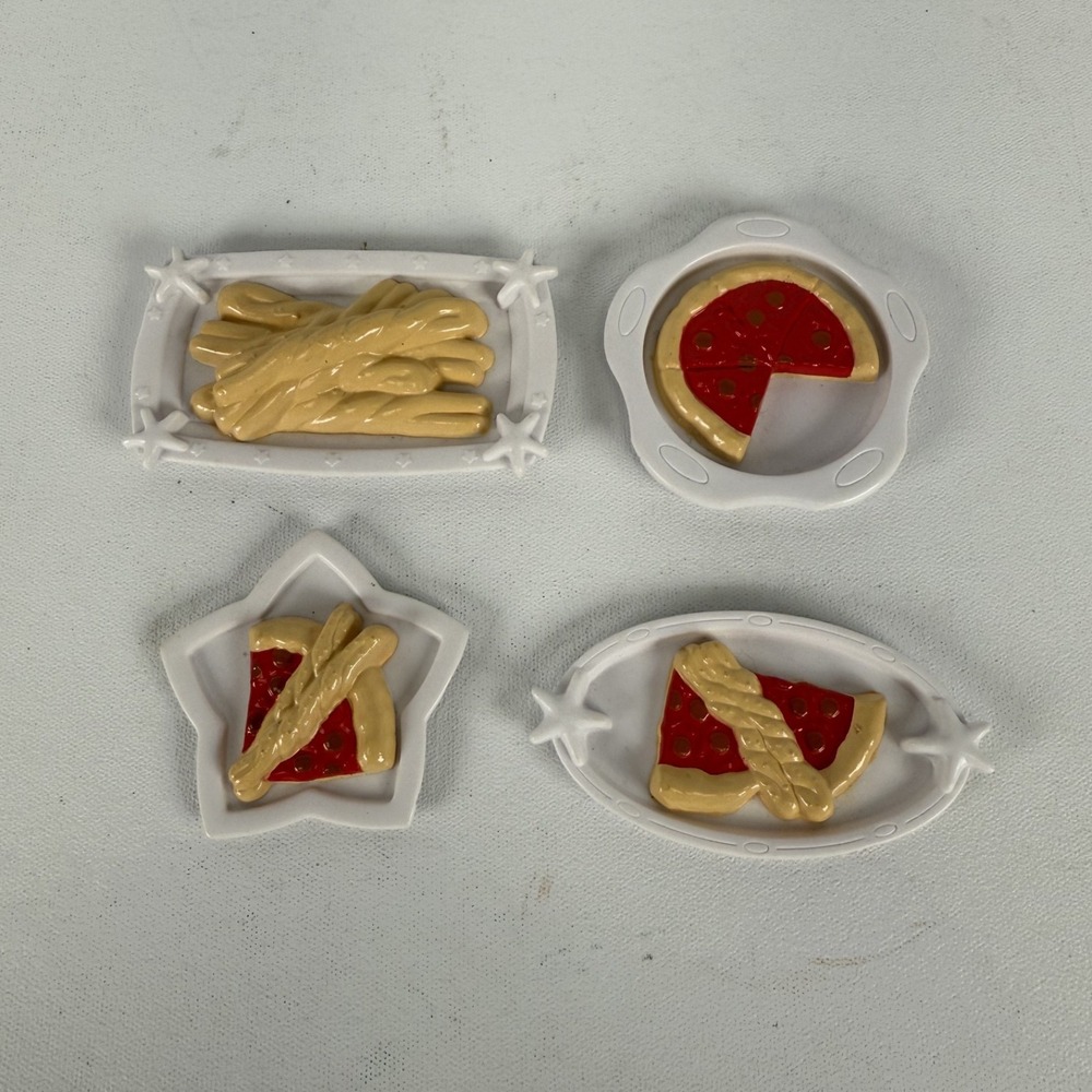 2002 Mattel Barbie Cruise Ship Replacement Parts Accessories- 4 FOOD PLATES‎